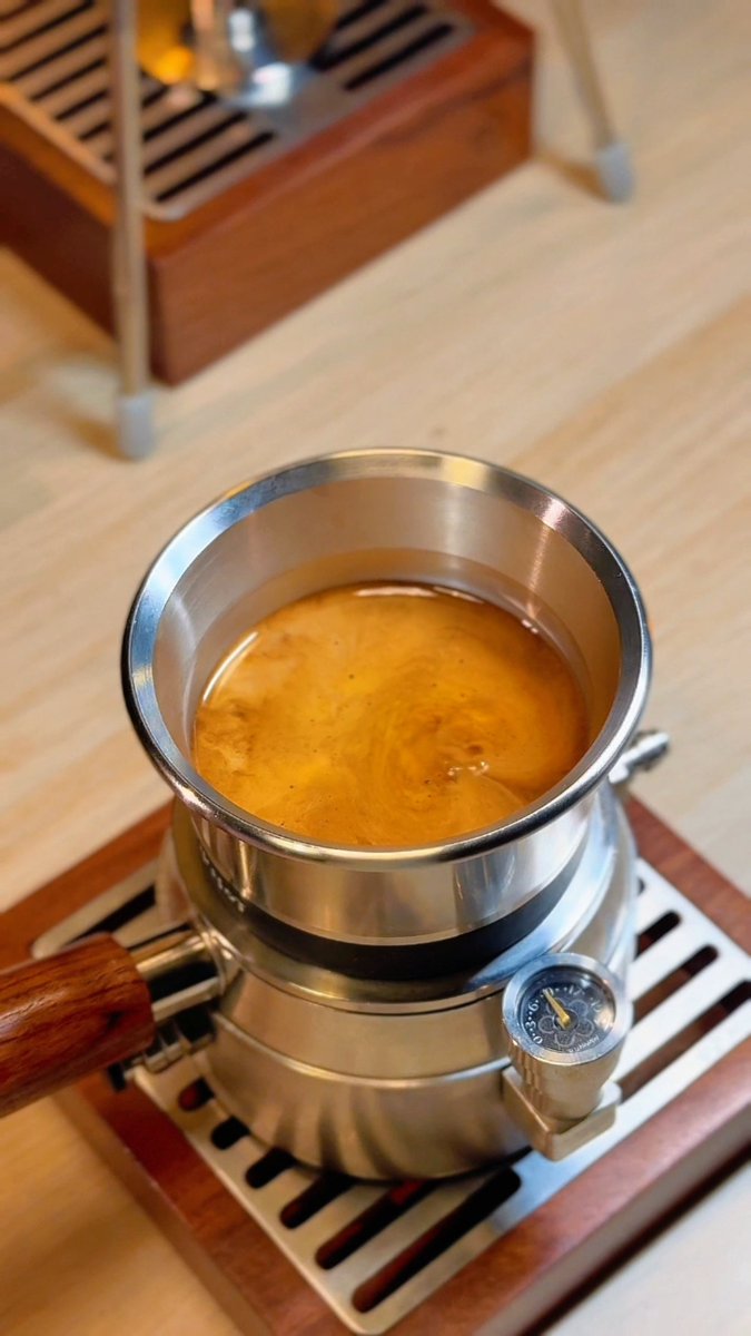 RUNNNNCoffee's tweet image. のんびりコーヒー☕️なんか落ち着く#UPHOT #coffee #コーヒー時間 #エスプレッソマシン #espresso #espressomachine #コーヒー好き #コーヒー好きと繋がりたい #コーヒーのある暮らし #coffeevibes