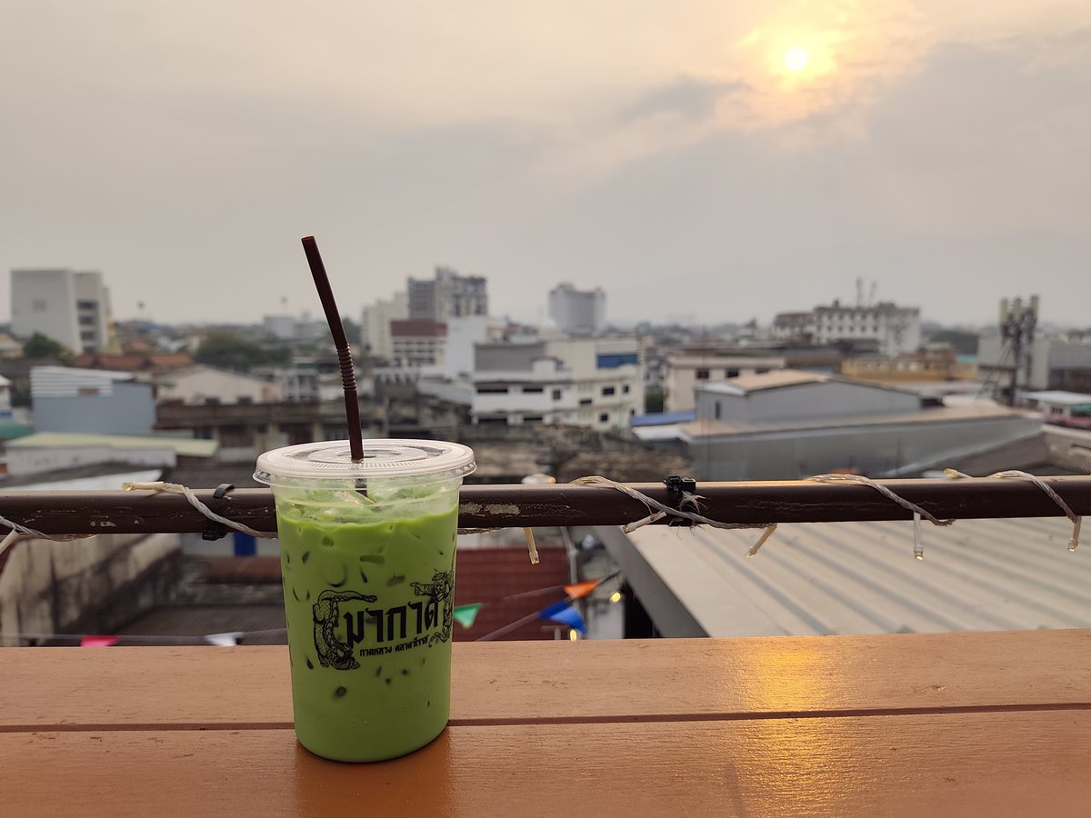 NNuntasri's tweet image. Evening at Makad rooftop.
#evening #Chiangmai