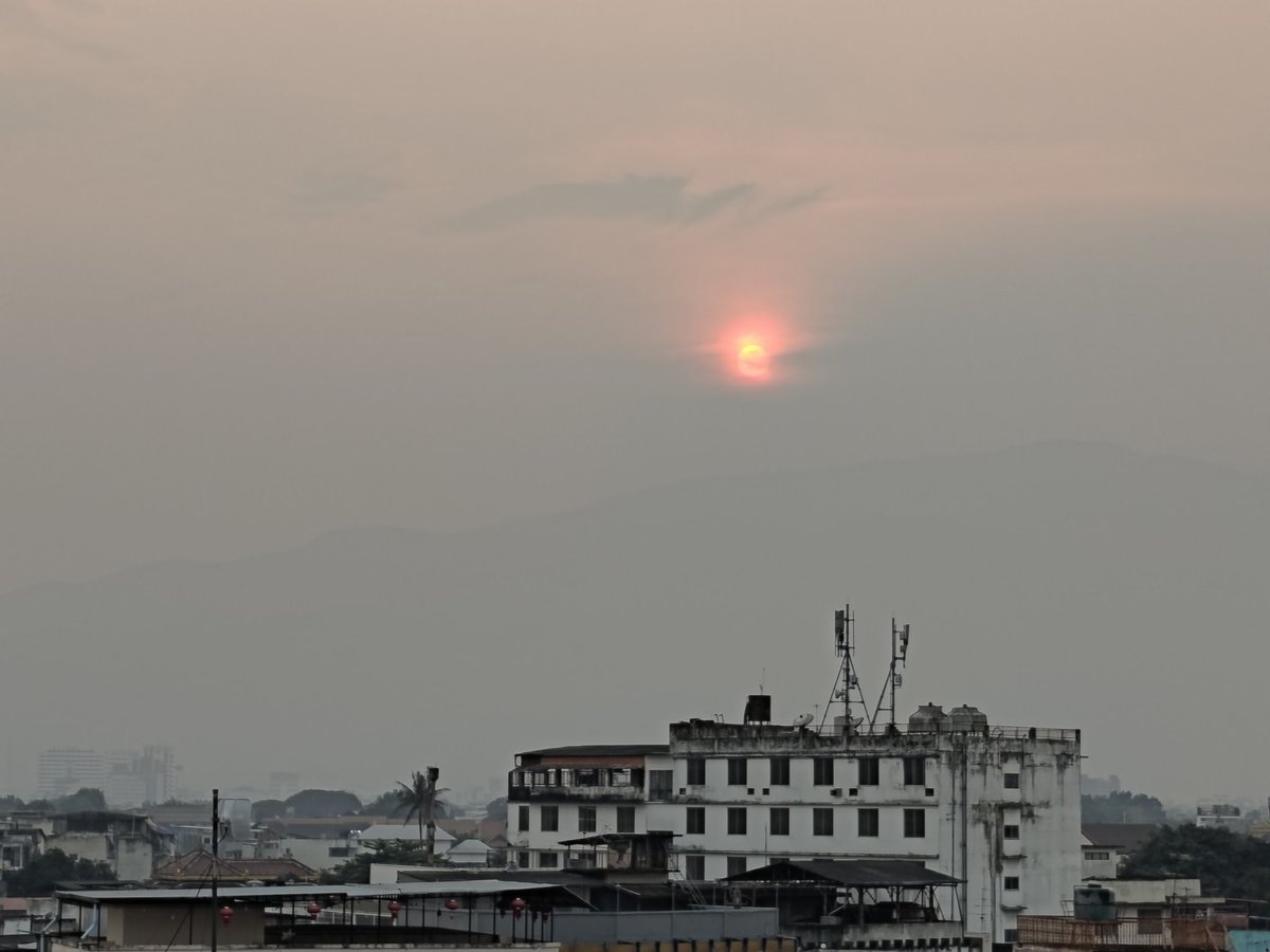 NNuntasri's tweet image. Evening at Makad rooftop.
#evening #Chiangmai