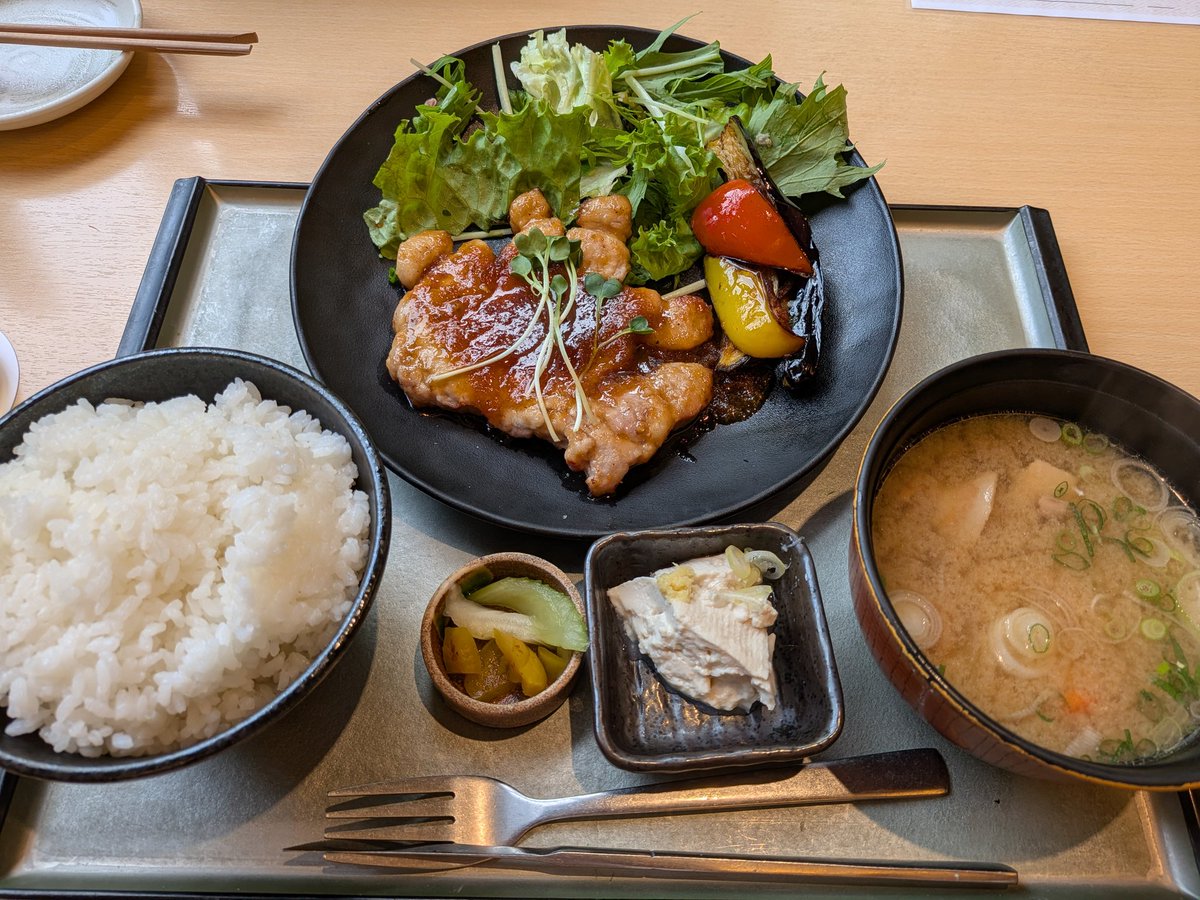 サンデーズランチ❣️
都会では、昼間っからアルコール飲むと特別な目で見られがちだけど…
自分は、鹿児島の人なので関係ありません🍺
#ランチ