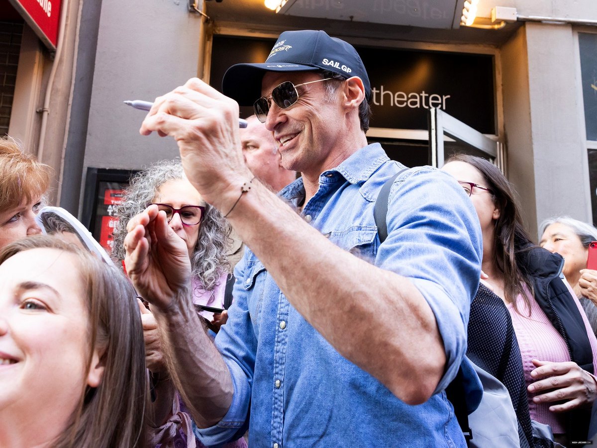 hjackmancom's tweet photo. 📸 Hugh Jackman out in New York City on April 18.
https://t.co/9Ny5Av4ngk https://t.co/b7UPMMLBDT