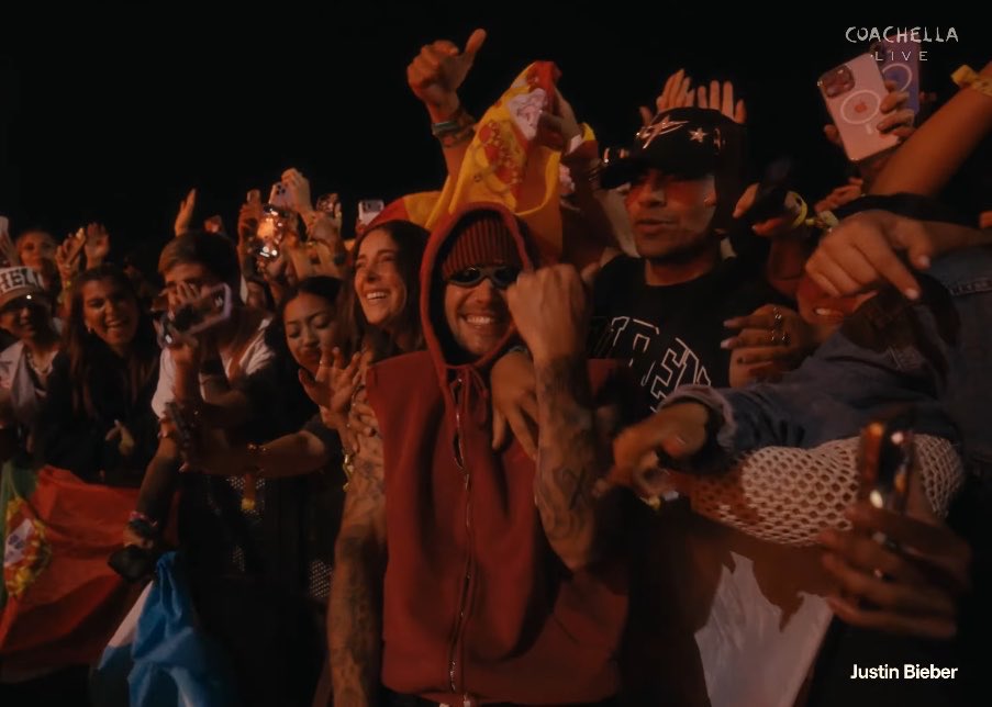 kissl6nds's tweet photo. the fomo i’m feeling rn is not normal #bieberchella https://t.co/MkLwLX91Nz
