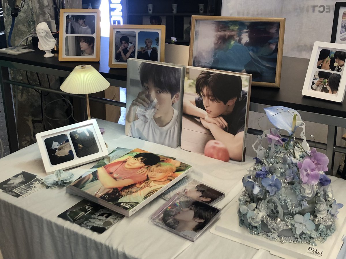 kuro_salu39's tweet photo. 지금까지도 사랑했고 앞으로도 사랑하려고
유우시온 카페에 다녀왓음^_^

콘서트때문에 오래 머물진 못했지만
평생 가본 그 어떤 것보다 좋아요. https://t.co/4vrVoOg5ZW