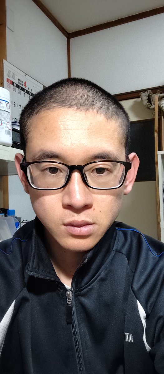 JskMoment's tweet photo. 新しいプロフィール画像

著作権フリー　肖像権フリー
無断転載化

自称YouTuber君島広樹　36歳童顔　ブサイク　超絶無能　頭悪い　男性型脱毛症　暗い

👤聡明とは程遠い存在。

超自虐的

https://t.co/Y1cHv2pw6c https://t.co/OqKhSRRVUc