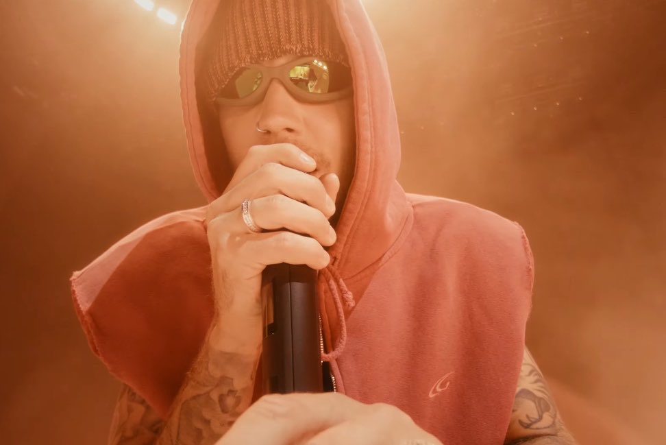 a aliança ENORME #BIEBERCHELLA