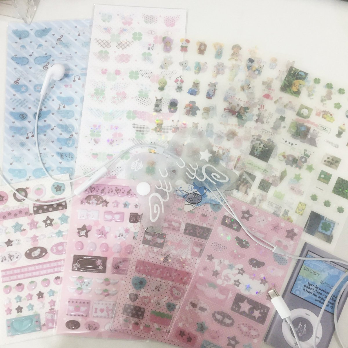 aku jg jual sticker" lucuu aestheticc (angel wings, sylvanian) bisa di cek di link shopee nyaa yaa sebelum kehabisan 🥺 soalnya cuma ada 1pcs ‼️

🛒 id.shp.ee/udGDAE7e

dm for more details