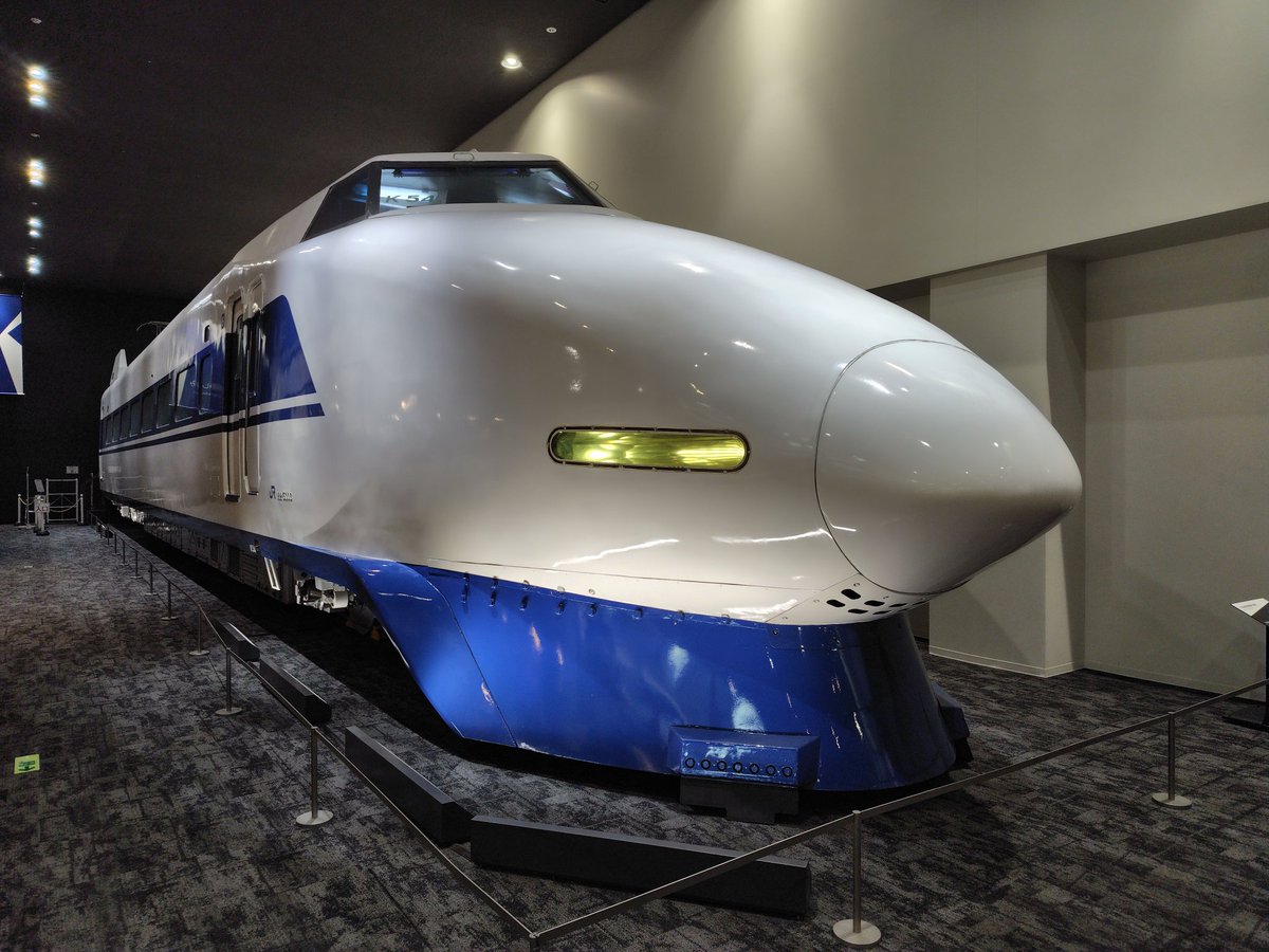 京都鉄道博物館、4月の車両公開は100系新幹線122形です。 車内には
