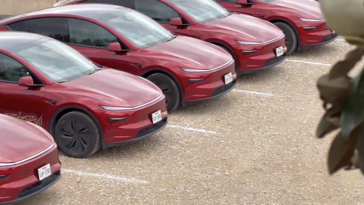 Tesla Robotaxi spotted in Dallas