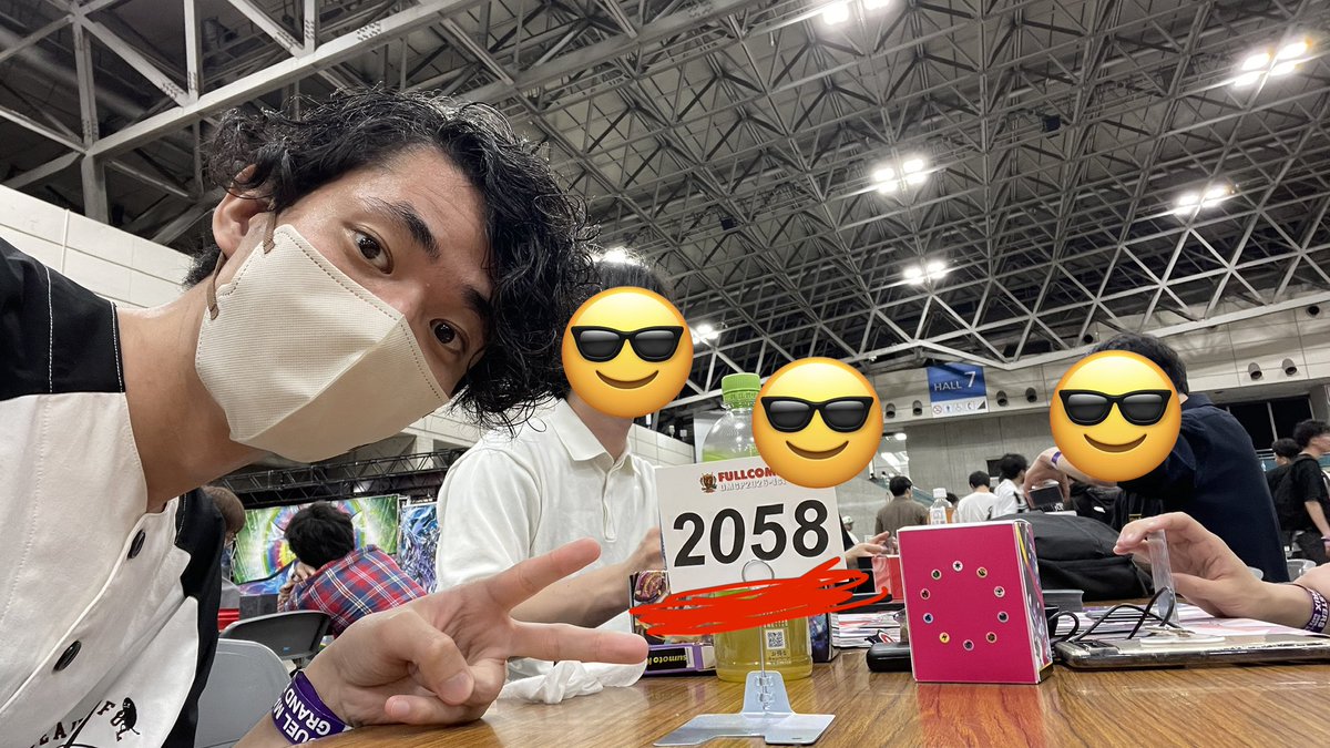 いま2058番卓にいますっ！！！ サインも大歓迎なんでぜひ声かけてくれ