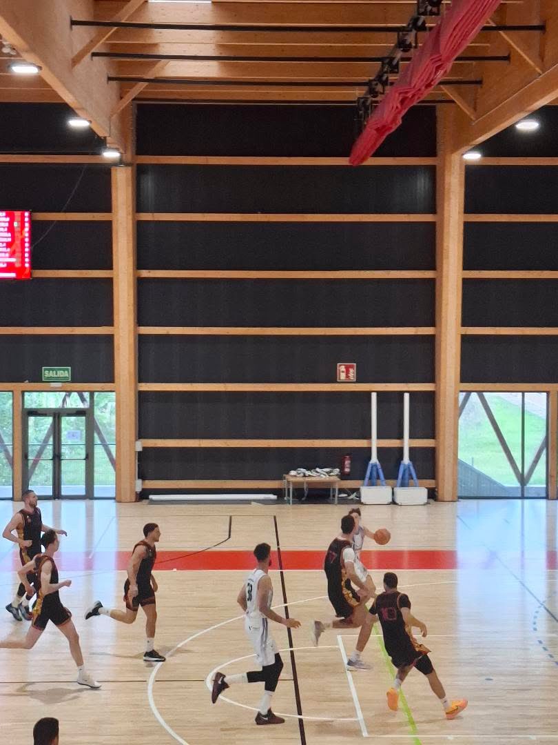 UPBGandia's tweet photo. 𝗙𝗢𝗧𝗢𝗚𝗔𝗟𝗘𝗥𝗜́𝗔 | 📸🏀
🤳🖼️📂𝗟𝗮 𝗚𝗮𝗹𝗲𝗿𝗶𝗮.👀
Embalpack Levante nos ofrece las imágenes de la derrota de ayer en la última jornada de liga.
▶️8️⃣5️⃣ @SBballAcademy
🆚
▶️8️⃣0️⃣ PROINBENI U.P.B. Gandia.
📷: https://t.co/RmAk6XYbqN
#UNITSCREIXEM 💜
#EMBALPACK 📦 https://t.co/xiyePnsAQz