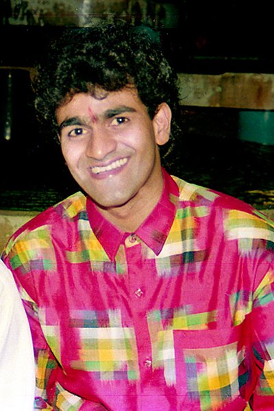 ಅಣ್ಣಾವ್ರು, ರಾಘಣ್ಣನವರ ಶರ್ಟ್ ಒಂದನ್ನು ಮೆಚ್ಚಿ, 'ಆಕಸ್ಮಿಕ' ಚಿತ್ರಕ್ಕಾಗಿ ಅದನ್ನು ಆರಿಸಿಕೊಂಡಿದ್ದರು. 'ಹೆಣ್ಣಿಗೂ ಕಣ್ಣಿಗೂ' ಹಾಡಿನ ಚಿತ್ರೀಕರಣದಲ್ಲಿ ಇದನ್ನು ಬಳಸಿಕೊಂಡಿದ್ದರು. ಹಿಂದೊಮ್ಮೆ ಅಣ್ಣಾವ್ರ ಹುಟ್ಟುಹಬ್ಬದ ಸಮಯದಲ್ಲಿ  ಆ ಶರ್ಟ್ ಧರಿಸಿದ ರಾಘಣ್ಣನವರ ಚಿತ್ರಗಳನ್ನೂ  ತೆಗೆದಿದ್ದೆ. ಈ ಎರಡೂ ಸಂದರ್ಭದ ಚಿತ್ರಗಳು ಇಲ್ಲಿವೆ.