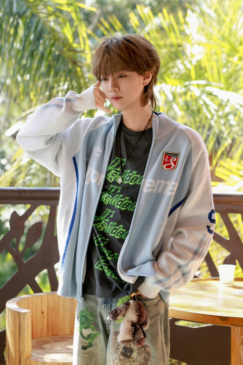 เด่กรุ่นนี้เค้าเกิดไม่ทันต้นตำหรับเคะเด็กดี 
เคะตากวาง ✅
เคะร่างบาง ✅
เคะจมูกรั้น ✅
เคะผมน้ำตาลคาราเมล ✅
สารพัดเคะรวมอยู่ในตัวน้องลู่หาน