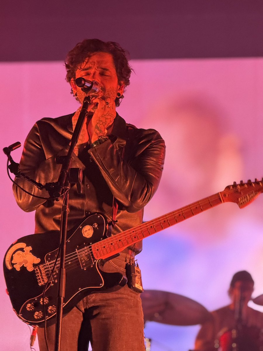 ✸ Marilustra e o taxista ✸ tweet media