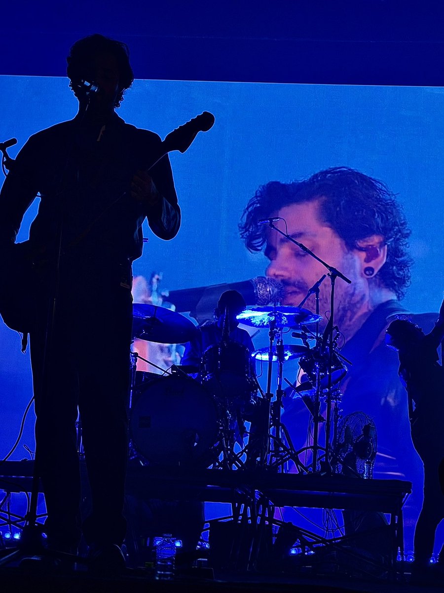 ✸ Marilustra e o taxista ✸ tweet media