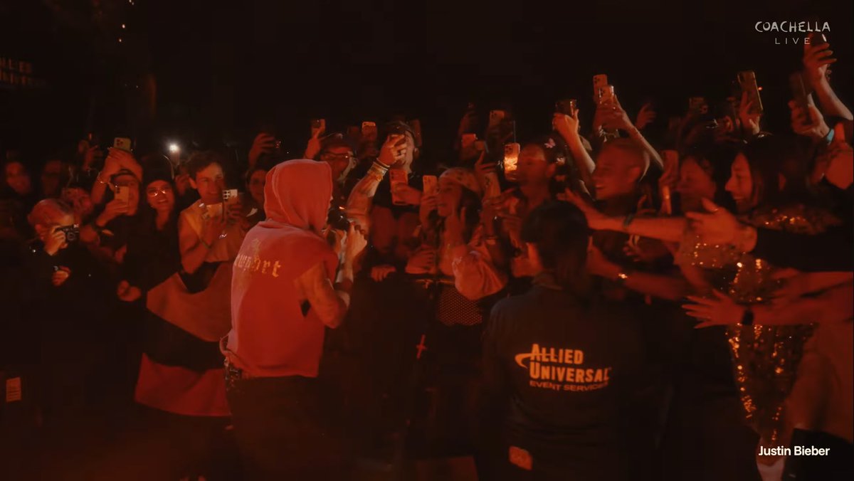 BuzzingPop's tweet photo. Justin Bieber got up close and personal with the #Coachella crowd during Weekend 2. https://t.co/rBssBteE4j