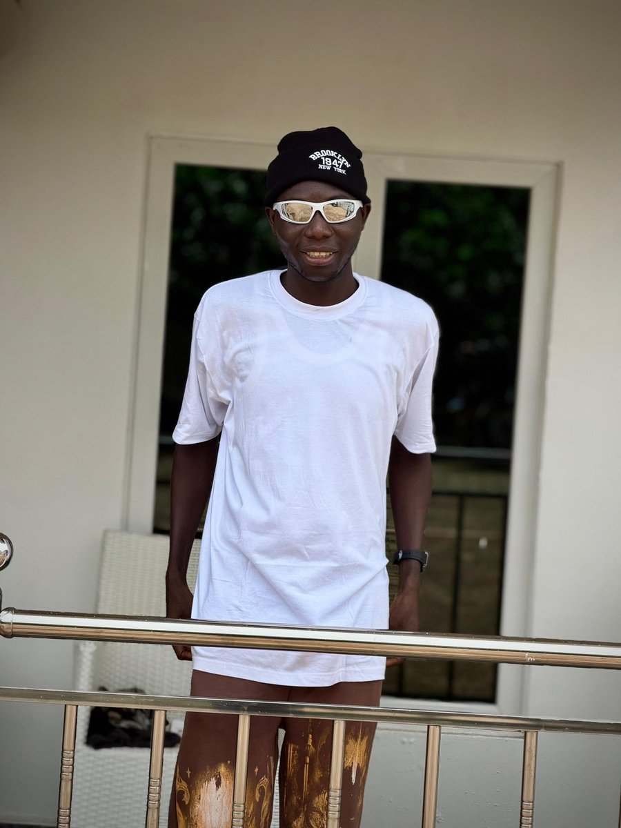 Sarkin_tech's tweet image. This is one person… and that’s me 😭
Life before tech 🧍‍♂️✨
Life after tech 💀💻
Just cruising… but we all know the truth 😂
#DevLife #TechTwitter #BuildInPublic #StDev