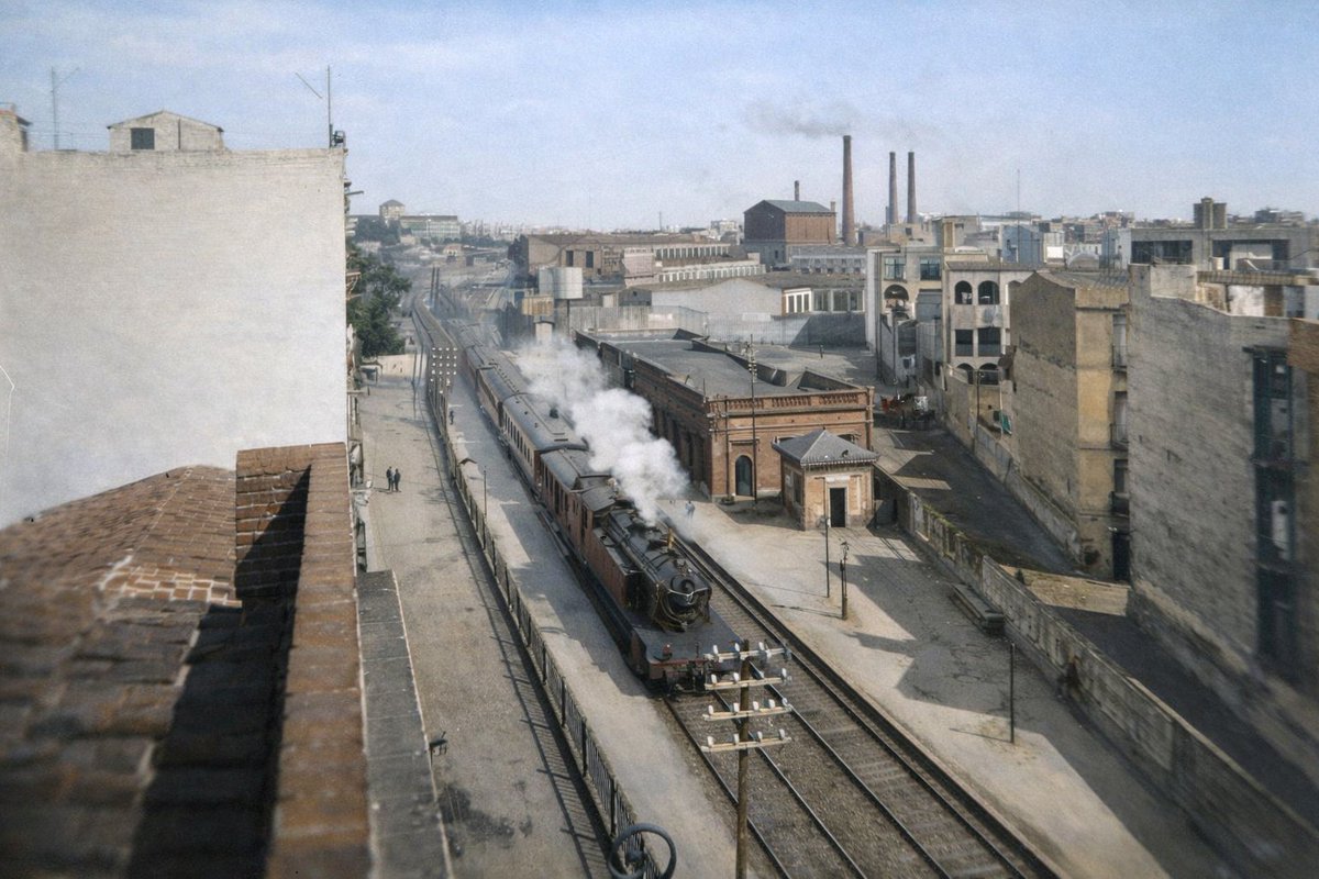 CatalunyaColor's tweet photo. L'estació de Sants, el 1922. https://t.co/mr2TT9QMDS