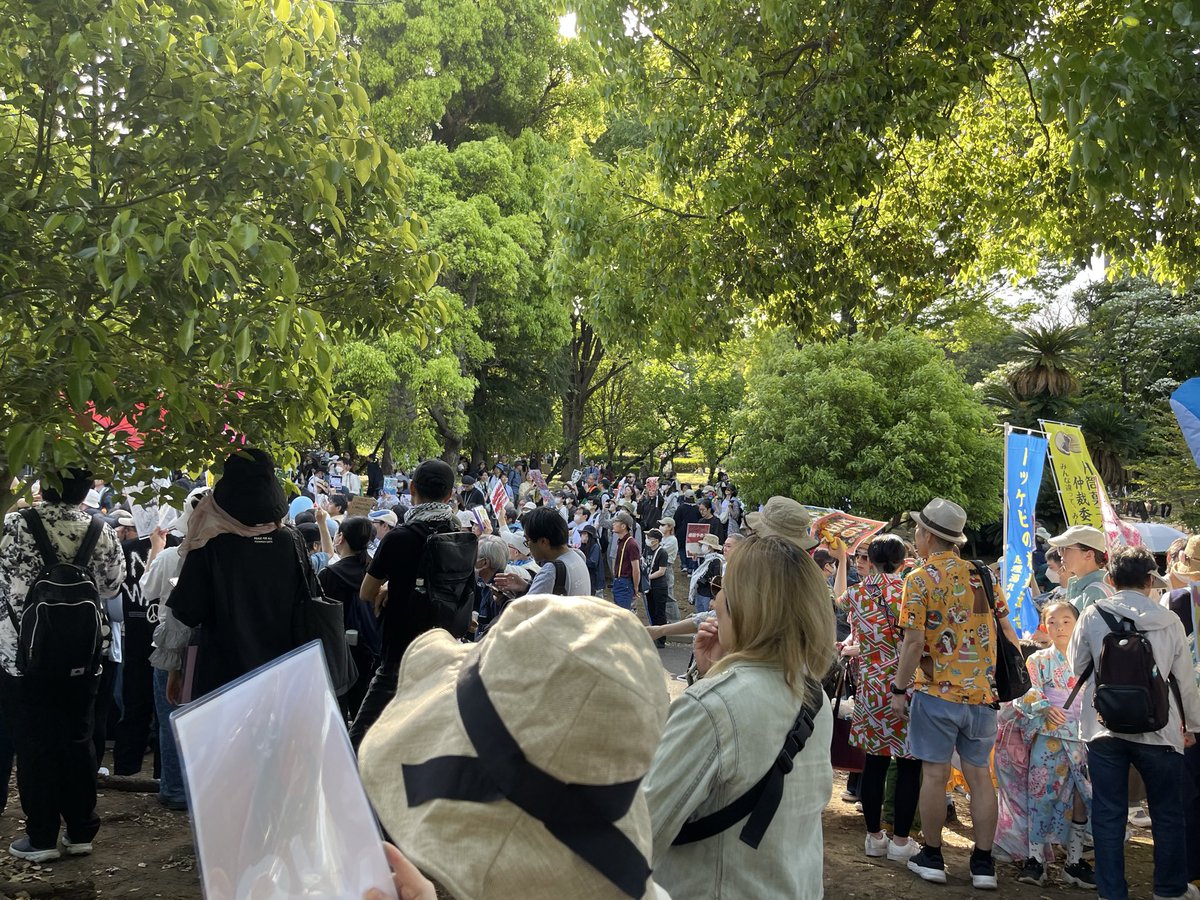 trush_sns's tweet photo. 国会議事堂前デモ行ってた。
みんなすごい怒ってた。
都合の悪い連中は老人しかいないということにしたいみたいですけど、普通に半分くらいは若者青年中年層だったよ。
明らかに学生な人もいた。
やっぱ平日はみんな仕事してるだけなんよ。 https://t.co/aoYzSvb0TB