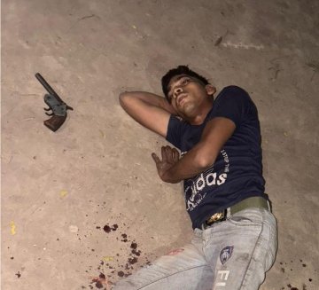 KaranSharm10515's tweet image. गाजियाबाद : 7 साल की मासूम से दुष्कर्म का मामला

➡आरोपी अल्फाजुद्दीन मुठभेड़ में घायल
➡दोनों पैरों में लगी गोली, अस्पताल में भर्ती
➡सोते समय ही मासूम को अगवा किया था
➡इंद्रापुरम पुलिस ने मुठभेड़ के बाद पकड़ा

#Ghaziabad @ghaziabadpolice