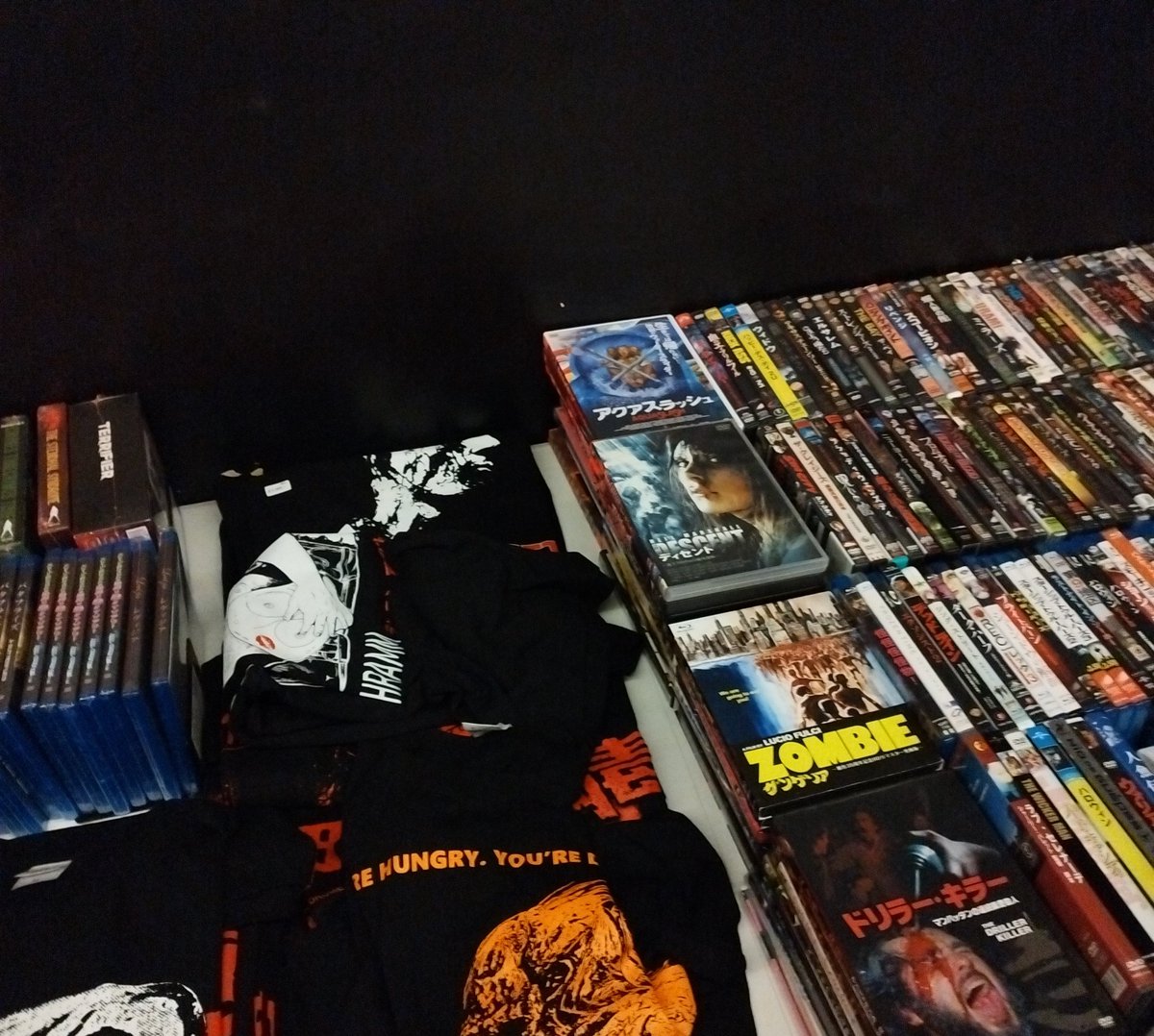 miasma_zine's tweet photo. 昨日はMORBID OBSESSIONにご出演、ご出店頂いた皆様、ご来場頂いた皆様、誠にありがとうございました。MARKETとGIGあわせて100人近くご来場頂き、1割がUNDER20でした。定期開催していきたいと思いますのでHORROR/EXTREME MUSICを愛する好事家の皆様、今後ともよろしくお願い致します。 https://t.co/KVgBBN6nPq