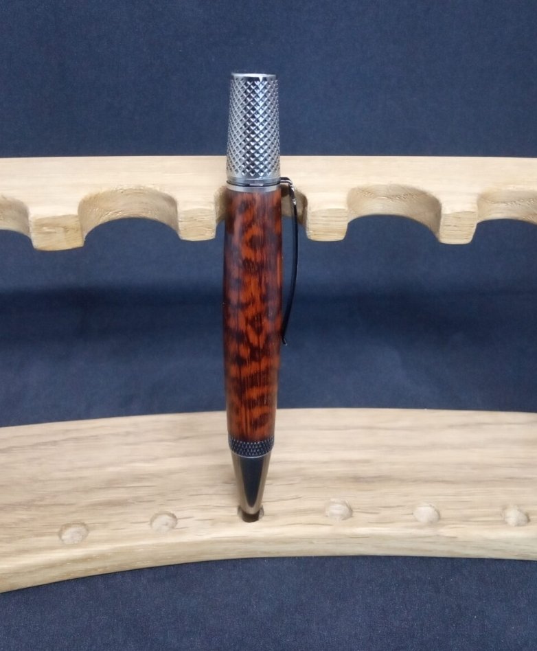 ArdwoodC's tweet image. Snake wood

Uniquement chez Ardwoodcreations.fr/boutique/

#bois #woodworking #ardennes #fetesdesmeres