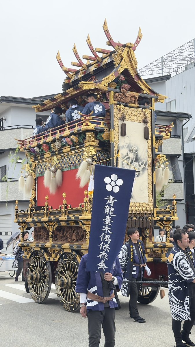COLTA's tweet photo. 本日は、富山から南下し、飛騨古川を観光しました。
飛騨古川では祭りが開催されており、とても賑やかでした♪
ただ、曇っていても暑い🥵
川の中を泳ぐ鯉が気持ち良さそうでした。 https://t.co/e5v0saHUch