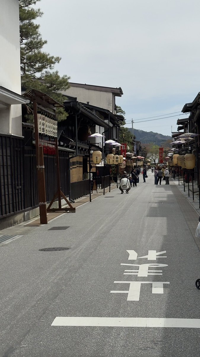 COLTA's tweet photo. 本日は、富山から南下し、飛騨古川を観光しました。
飛騨古川では祭りが開催されており、とても賑やかでした♪
ただ、曇っていても暑い🥵
川の中を泳ぐ鯉が気持ち良さそうでした。 https://t.co/e5v0saHUch