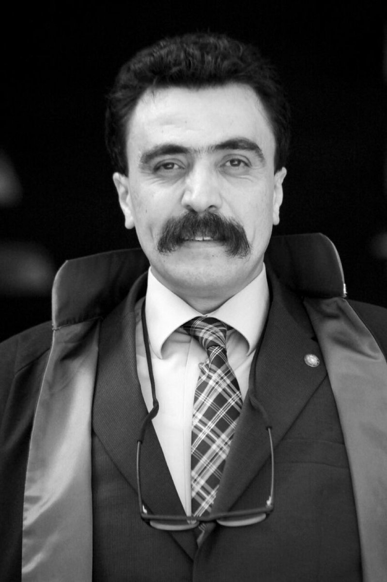 Sol Yumruk tweet media