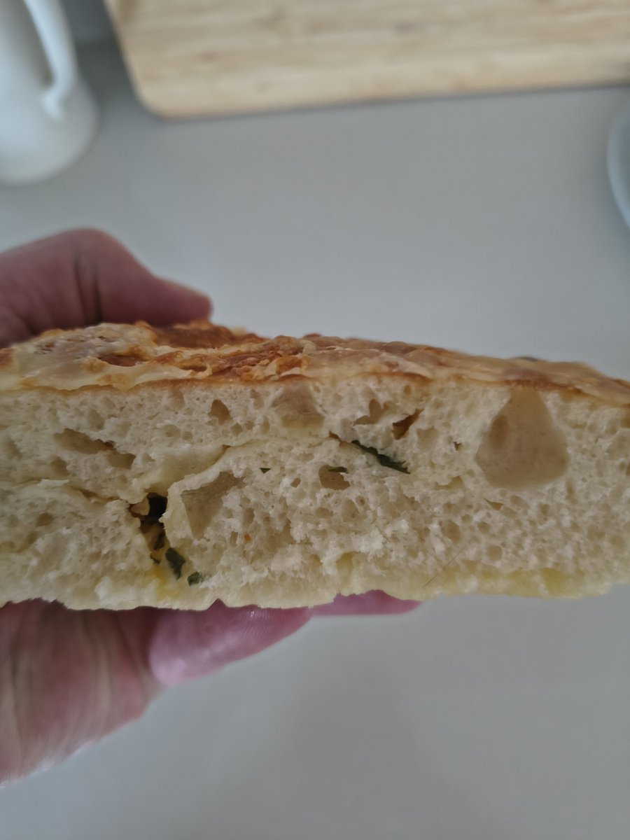 Timthwaites1's tweet image. Doesn't look much. But wowee, made this focaccia today, roasted garlic parsley butter inside the dough, finished with cheese on top 🤤 . Still got it #Baker