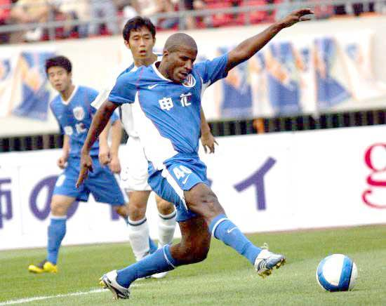 HotpotFootball's tweet image. 💪🏻

Wilson Manafá🇵🇹 started and played in Shanghai Shenhua 3-1 win over Liaoning Tieren in #CSL, marking his 33rd consecutive league app for Shenhua. It's very close to the club's all-time record of 36 consecutive league apps held by Hámilton Ricard🇨🇴(2007-2008).

#CSL2026