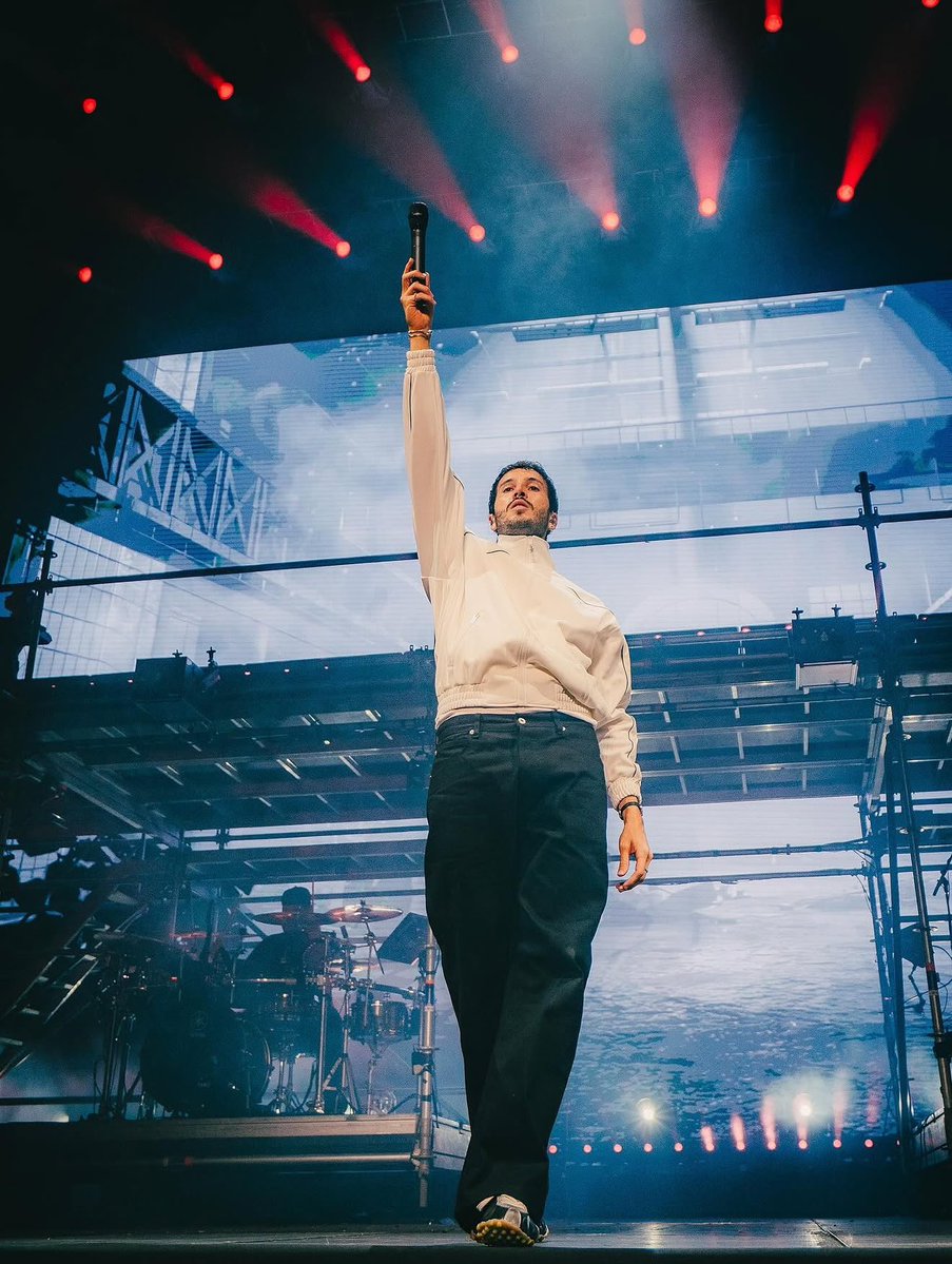 Sebastián Yatra en el tercer show de la gira por LATAM 🏟️ y el Entre Tanta Gente en el Movistar Arena en Chile 🇨🇱🔥 <a href="/SebastianYatra/">Sebastian Yatra</a> 🩶

‘Se presentó en Movistar Arena con el ETG tour, en un show que mezcló emoción, cercania y canciones que el público acompaño de principio a fin’