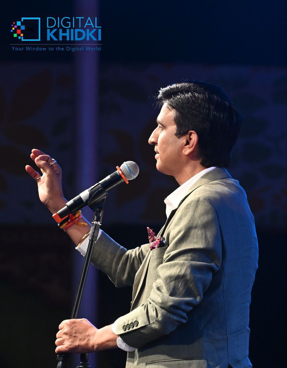 hindidhara1's tweet image. " ज़िंदगी में सब कुछ नहीं मिलता, क्योंकि हर चीज़ आपके लिए बनी ही नहीं होती। जो नहीं मिला, वही कभी-कभी आपको बचा भी रहा होता है..! "

@DrKumarVishwas 
@Vishwaasam 
#motivationdaily