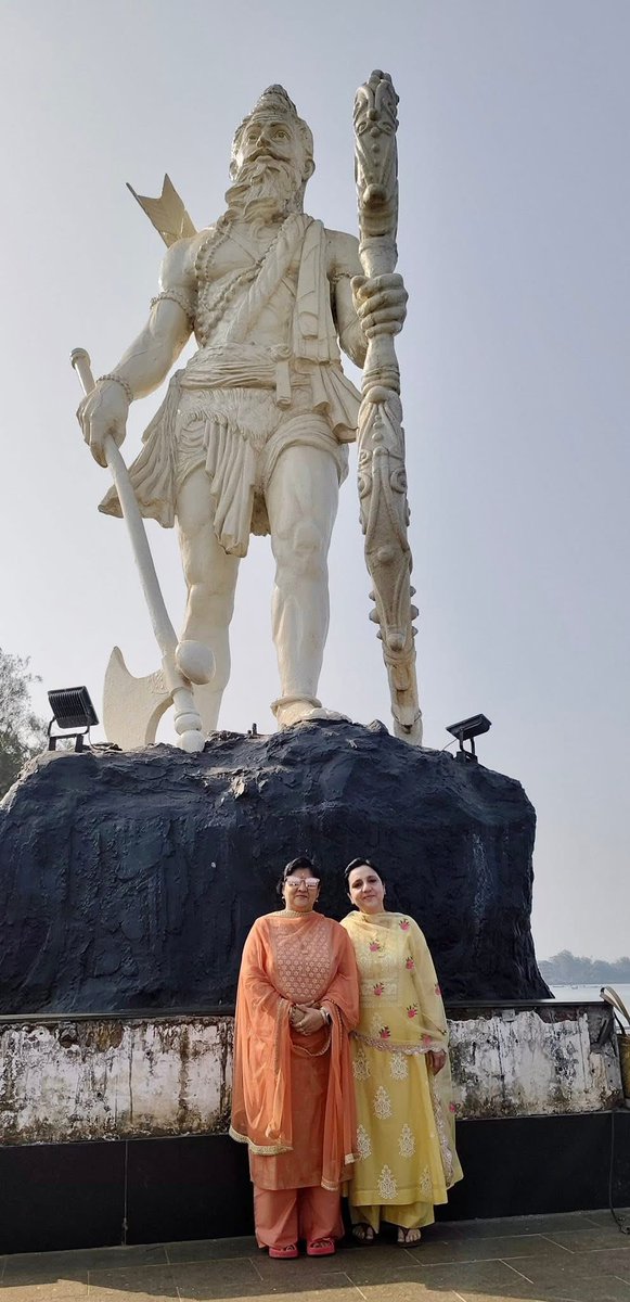 AshuParulSharma's tweet photo. "ॐ श्री परशुरामाय नमः" शस्त्र और शास्त्र दोनों समान उपयोगी हैं, सभी को परशुराम जयंती की हार्दिक शुभकामनाएँ- #आशुपारुल 
भगवान विष्णु के छठे अवतार,भगवान परशुराम जी का वृहत स्वरूपदर्शन, योगसेतु, गोवा https://t.co/xBFssqyRjn