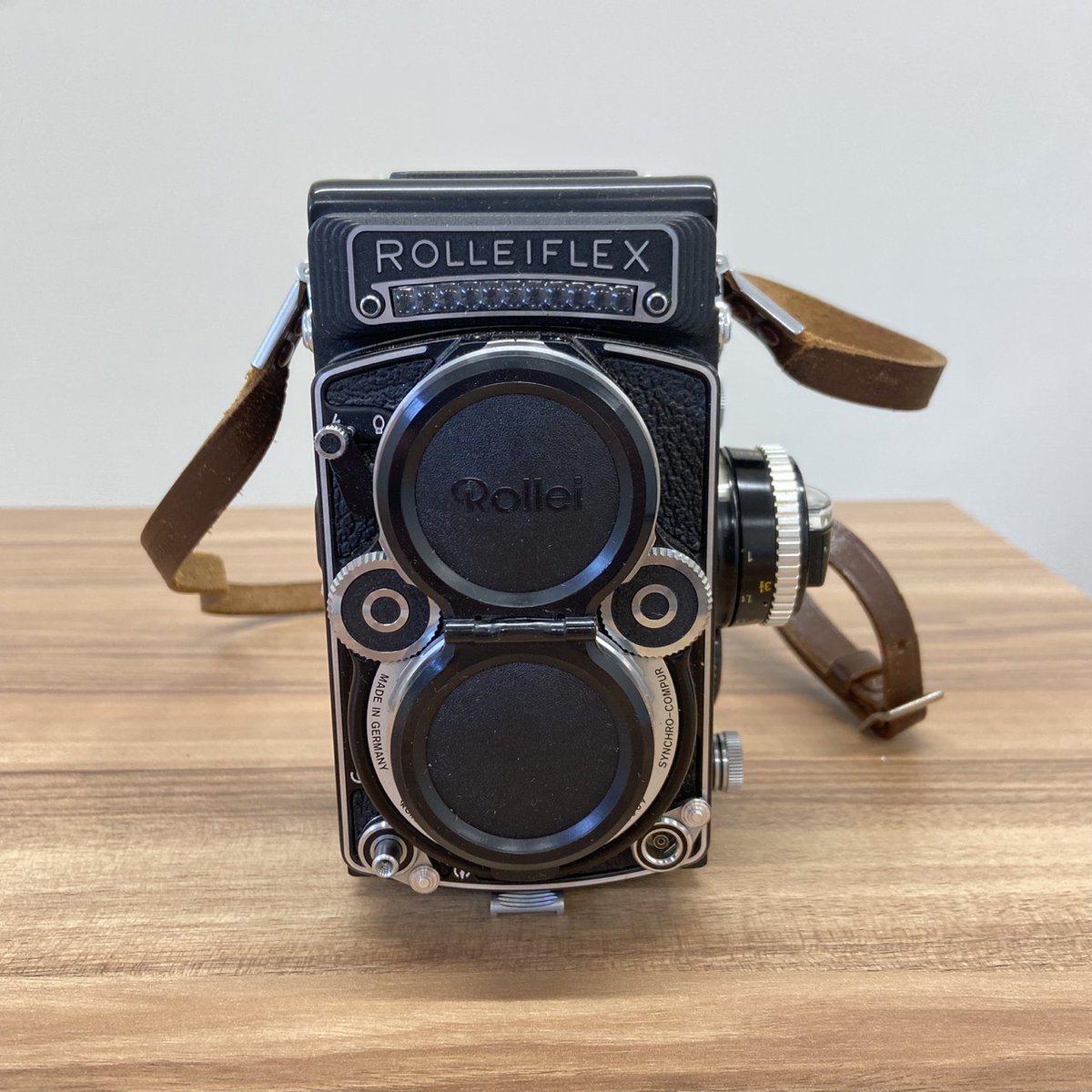 kaitoricamera's tweet photo. Rollei Rolleiflex 二眼レフをお買取り📷

クラシックカメラの定番、ウエストレベルでの撮影が魅力の人気機です。
使用感はありましたが、状態をしっかり評価させていただきました。

フィルムカメラの買取もお任せください。

★公式HP
https://t.co/4yANPllAaF

#カメラ買取 #Rolleiflex  #ローライ https://t.co/3pA9qNz7Z3
