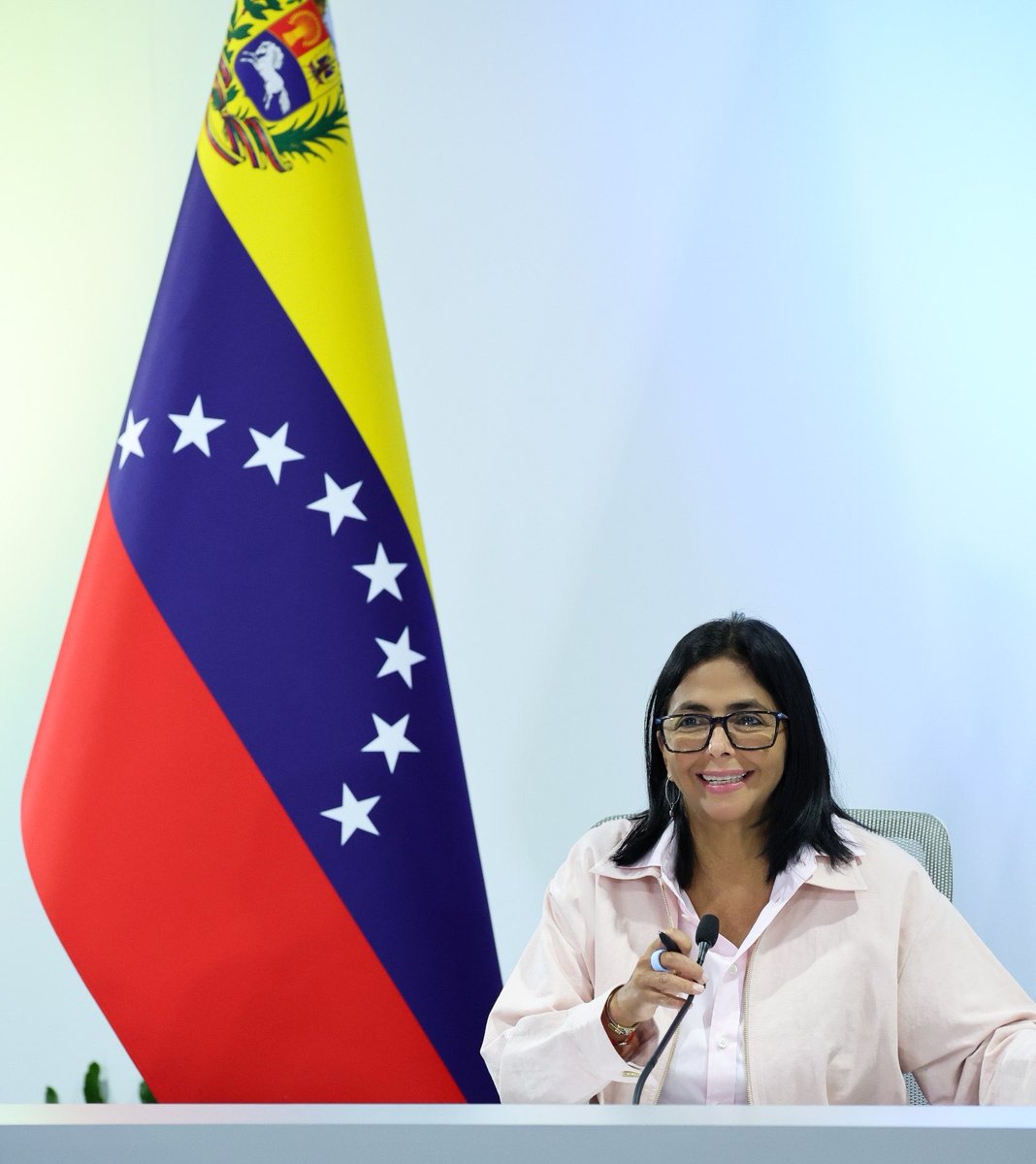 Ante los ataques misóginos y antivenezolanos de el llamado <a href="/carlosbaute/">Carlos Baute</a> mi apoyo pleno y solidario total con una dama digna y  patriota la dra Del y Rodríguez <a href="/delcyrodriguezv/">Delcy Rodríguez</a>  sigamos adelante