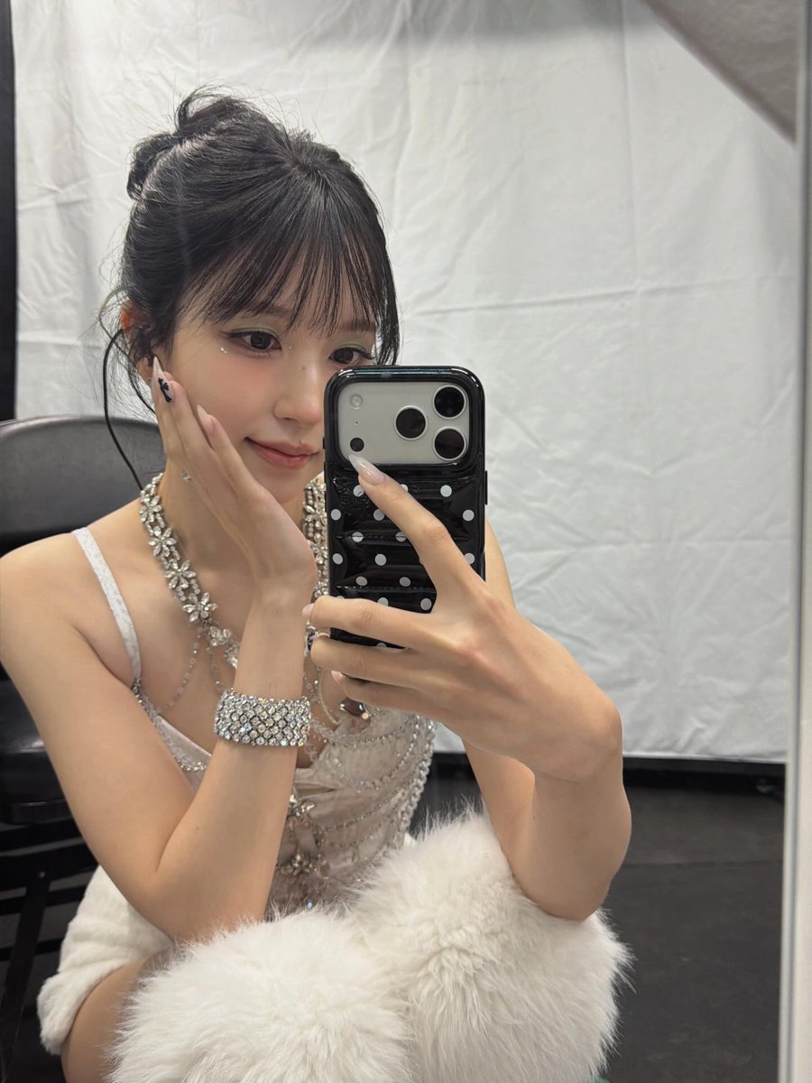 WE GOT THE MINA WITH BANGS PHOTOS OMG