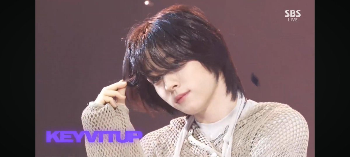 WWEKPOP's tweet image. #INKIGAYO UPDATE: @KEYVITUP_inkode IS DONE PERFORMING! THIS IS VERY GOOD FOR THESE BOYS IN THEIR DEBUT! 

NEXT IS #ALLN PLAYING A VIOLIN 🎻 

TUNE IN TO @kpop_sbs #INKIGAYO RIGHT NOW ON SBS 🚨