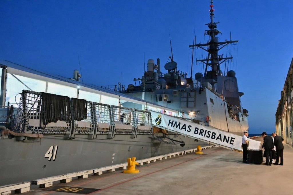 昨夜のレセプション会場は何と、オーストラリア海軍のホバート級