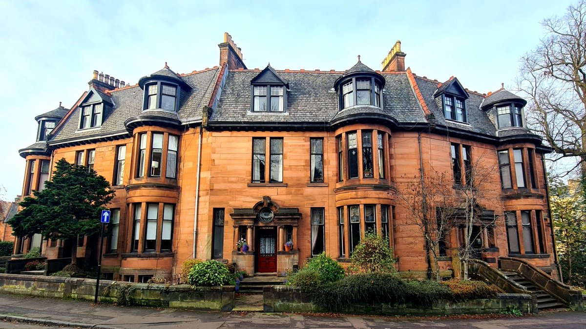 is_glasgow's tweet image. Some rather gorgeous red sandstone townhouses on Kensington Gate in the West End of Glasgow. They were designed by David Barclay and were built in 1902.

#glasgow #architecture #glasgowbuildings #dowanhill #architecturephotography