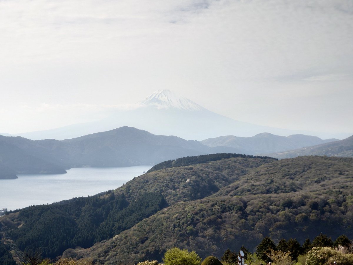 EnfaNex's tweet photo. 箱根の山からも富士山は見えるね。
今日は霞んでましたが… https://t.co/vtQpRjWJ37