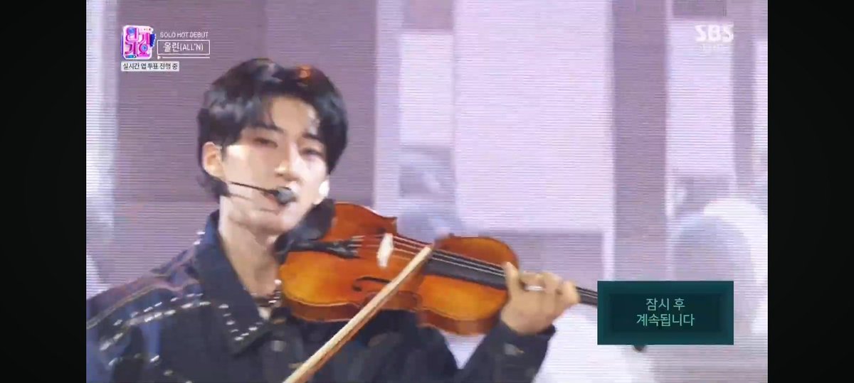 WWEKPOP's tweet image. #INKIGAYO UPDATE:

#ALLN IS DONE PERFORMING AND WHAT A WAY TO START THE FIRST HALF OF TODAY'S SHOW! 

WHAT A GUY 👌🎻👏

TUNE IN TO @kpop_sbs #INKIGAYO RIGHT NOW ON SBS 🚨