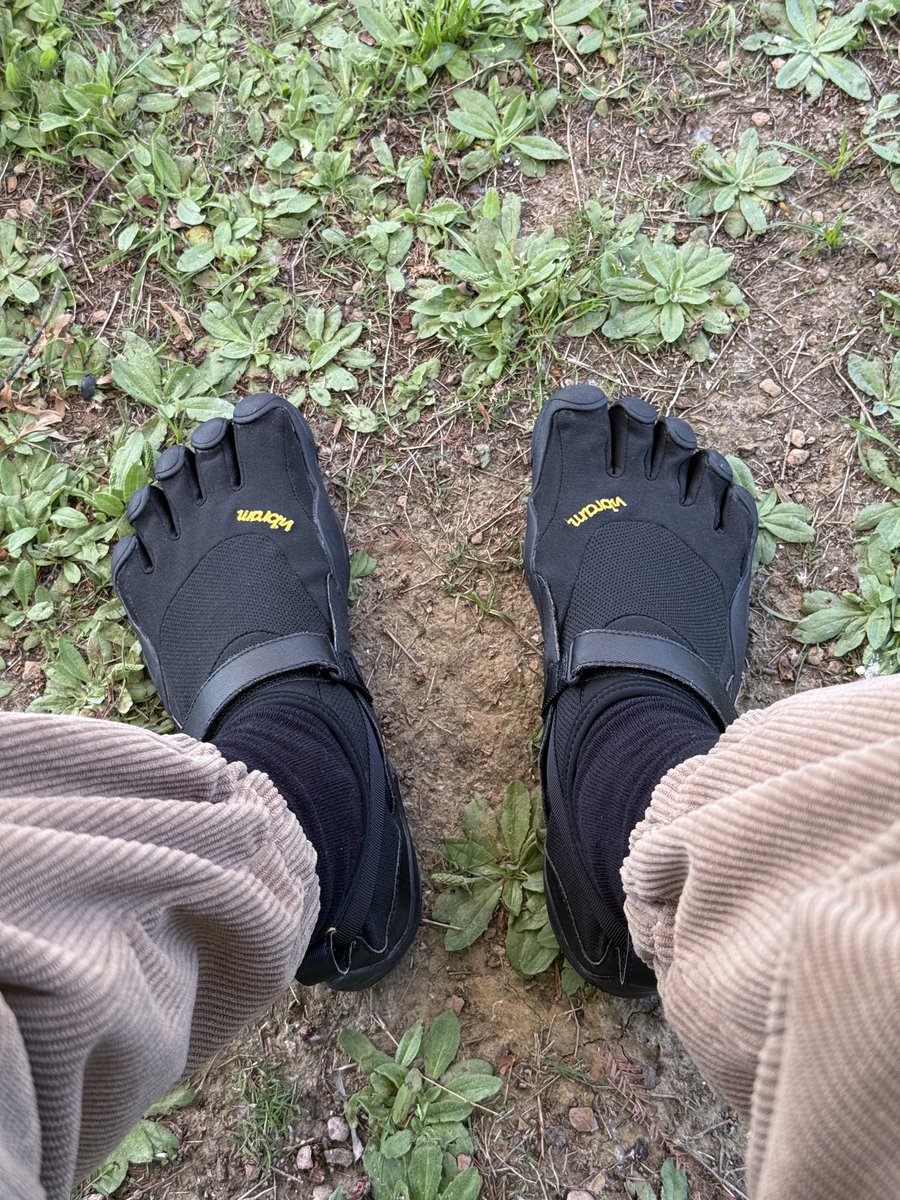 Laughing555's tweet photo. 看看脚 https://t.co/0sFLoU4XQ7