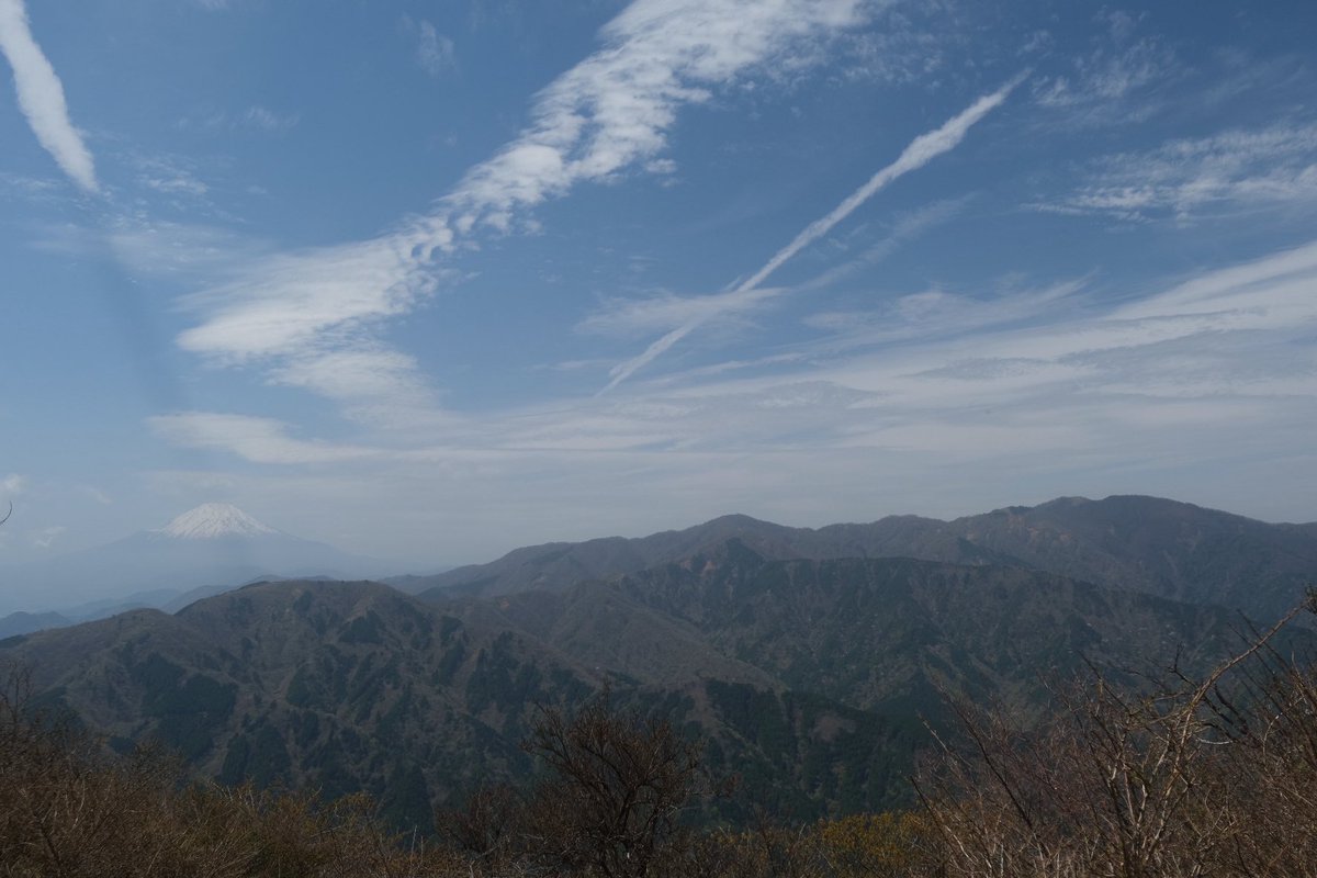 sa104n321's tweet photo. 丹沢大山〜七沢温泉ハイク

大山寺では厄除のかわら投げをし、山頂では新緑の山桜や霞富士などを楽しみました。 https://t.co/USBnehiEbP
