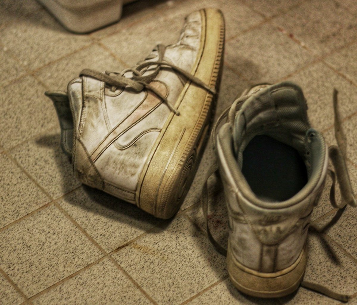 Would you be interested in seeing "artistic" pictures from gear and toys, by me?
