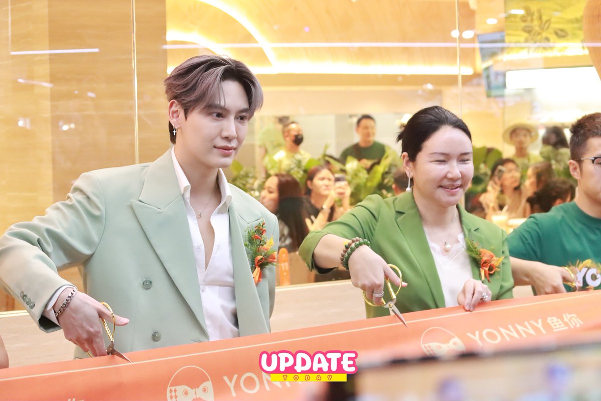 UPDATE TODAY tweet media