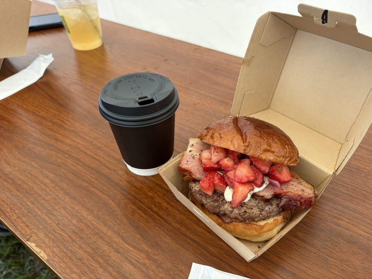 定期バーガー🍔🍓
今回は出店のほうで！
場所変わっても美味い👌
