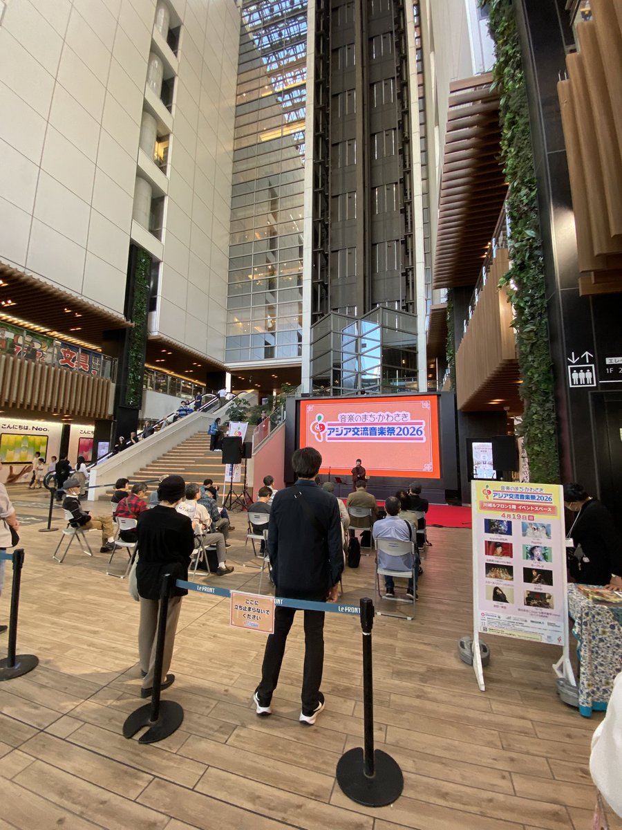 1ステージ目終了！16:15からはこちらで演奏しますよー