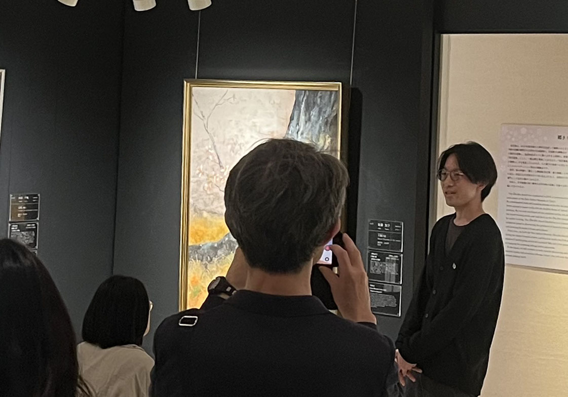 ＼桜花賞作家によるアーティストトーク開催／     
本日 #中村妃菜 #福田季生 #後藤悠介 3名のアーティストトークを開催致しました。沢山のご参加ありがとうございました！！左から中村妃菜、福田季生、後藤悠介＊次回4/21(火)開催予定です。 #郷さくら美術館 #桜花賞展 #中目黒