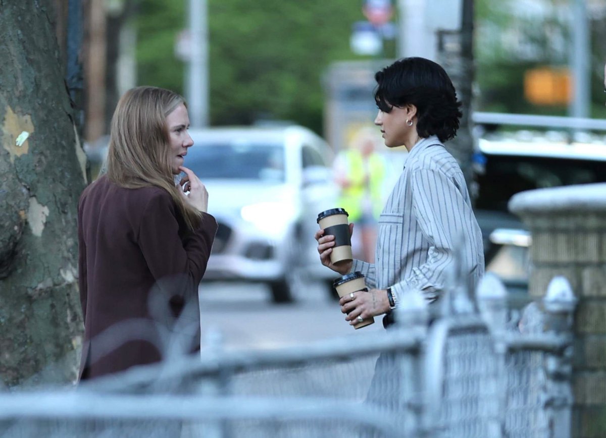 sashacsource's tweet photo. 📸 [HQ] @SashaCalle and Scarlett Johansson seen on the set of "The Exorcist" / by Jose Perez https://t.co/u3gjDB8chS