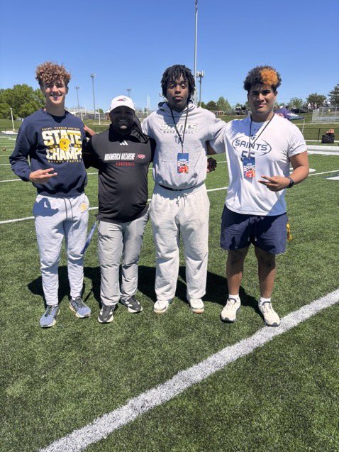 Victor_Waithira's tweet photo. Great experience at MNU today with my teammates @will_textor and @DrewMortimer09!
Thank you @KevonM4 and @coachCordovaHC for having us. https://t.co/bPs9bL1LOl